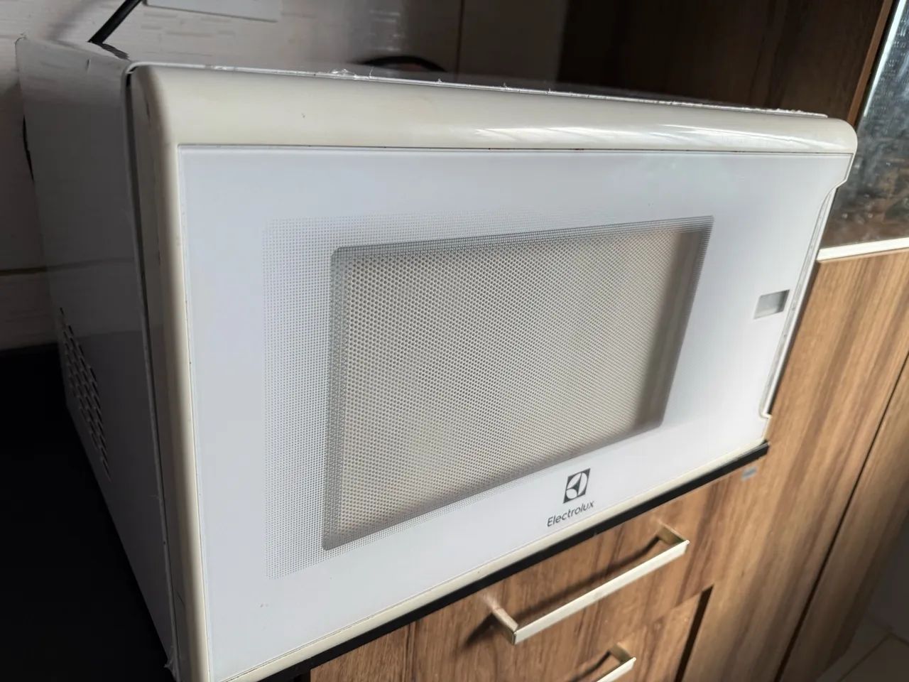 Microondas eletrolux branco - Foto 2
