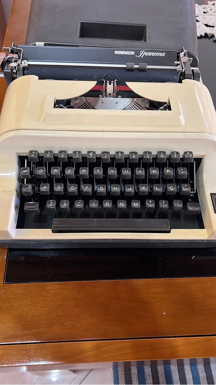 Máquina de escrever454807015140904960