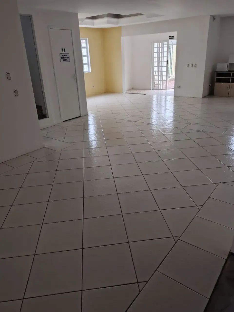 Sala comercial térrea no bairro Maracanã em Colombo. - Foto 3