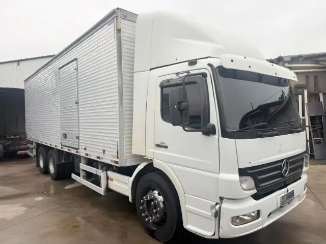 MB Atego 2425 2010 com Baú - Foto 2
