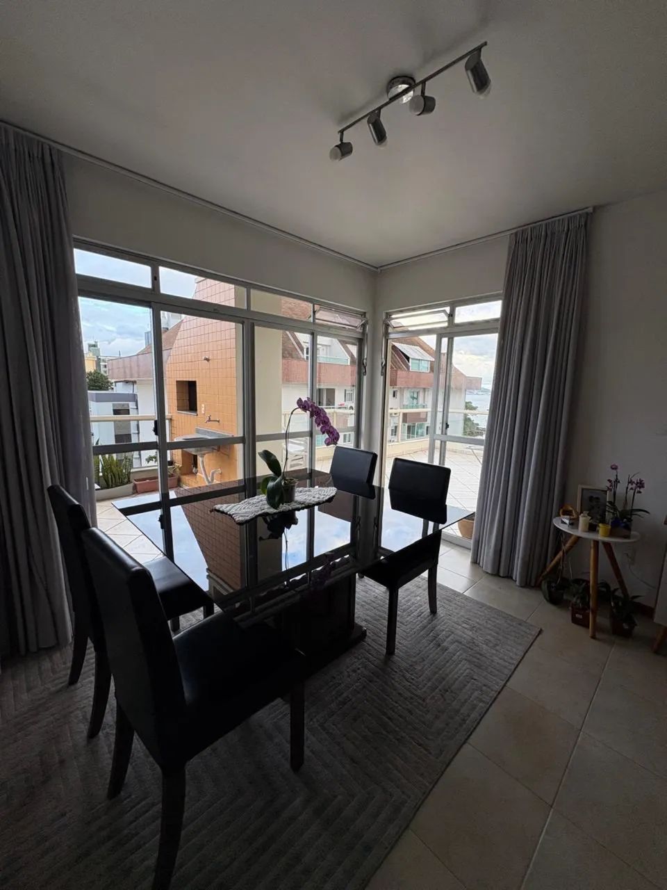 Mesa de 6/8 lugares