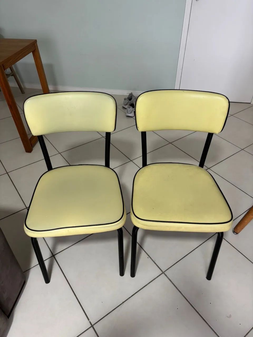 Par de cadeiras estilo moderno - amarelo com preto  - Foto 2