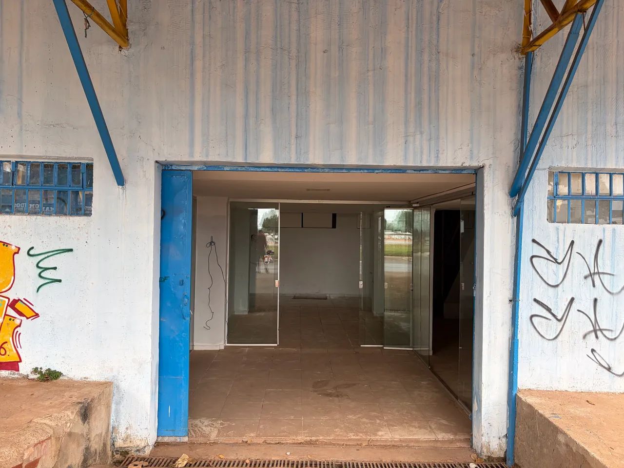 Loja 100m2 local privilegiado na Samambaia Norte