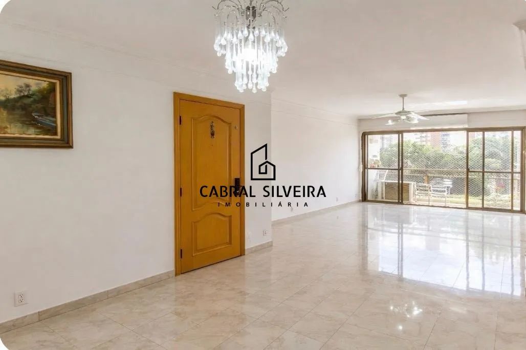Apartamento com 3 Dormitórios na Avenida Jandira em Moema