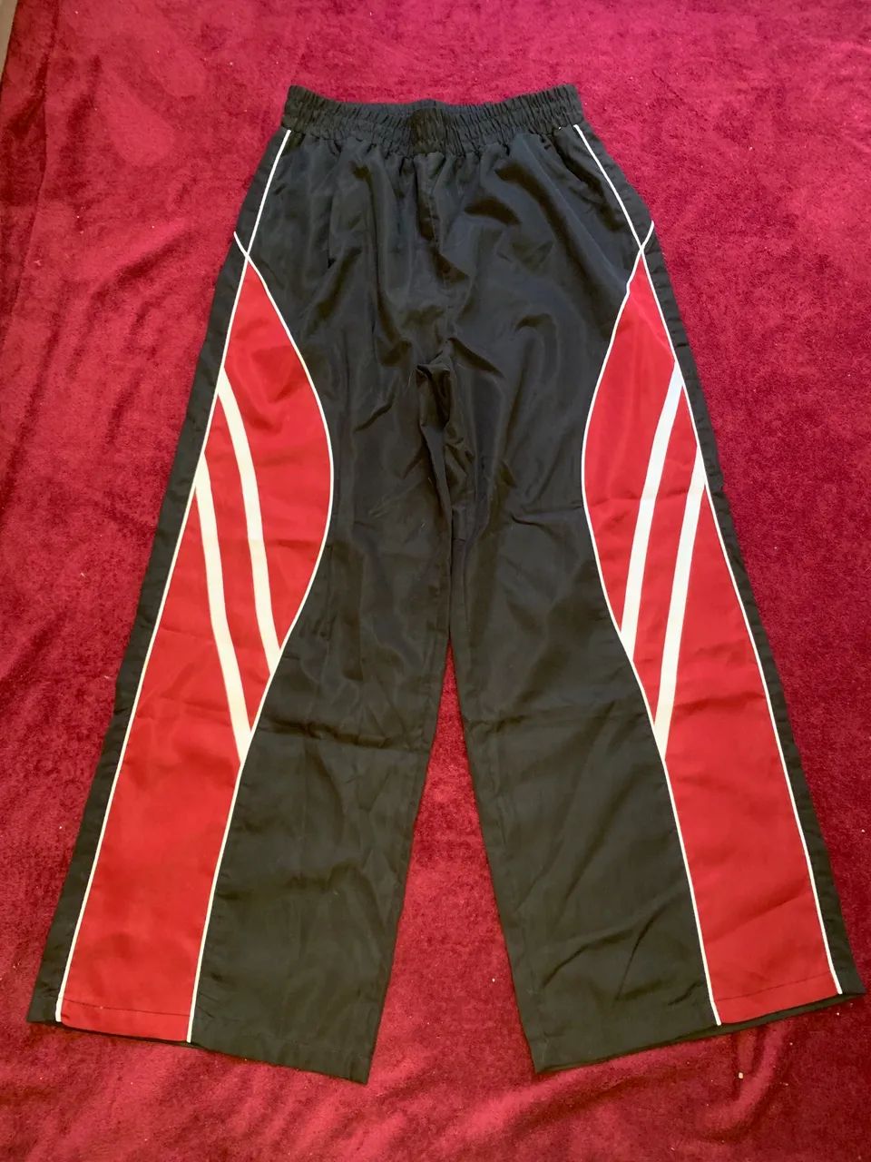 Calça Preta Com Vermelho