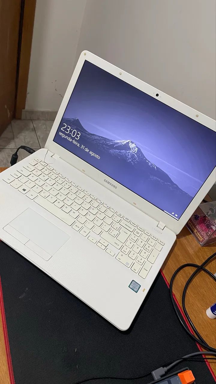 Notebook Samsung Essentials E34