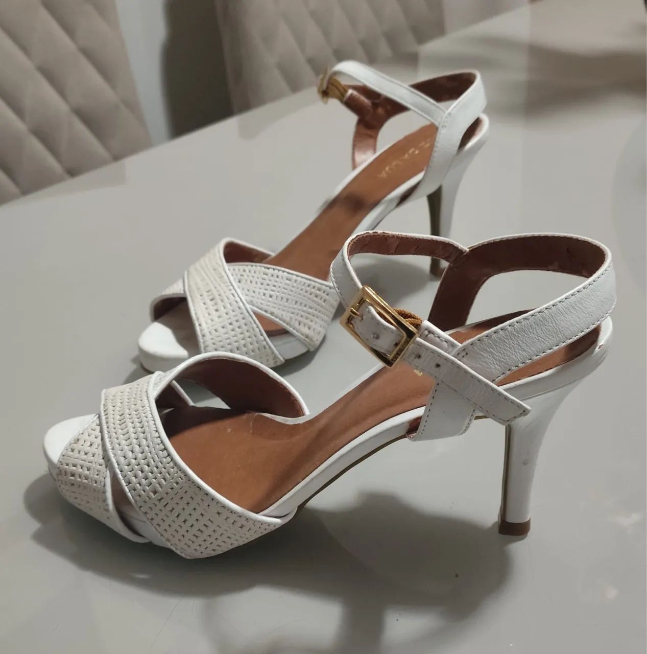 Vendo: Sandália Branca Luz da Lua - N°35