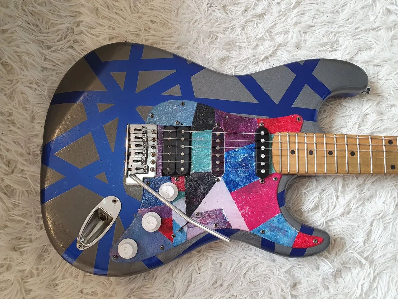 Guitarra stratocaster Luthier modificada 