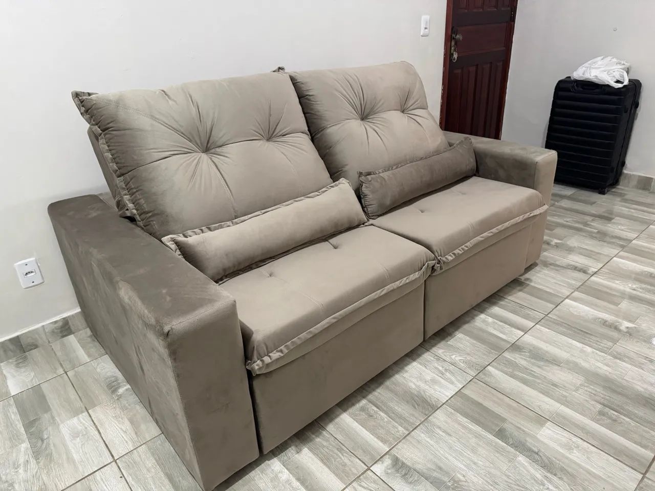 Sofá retrátil veludo  - Foto 2