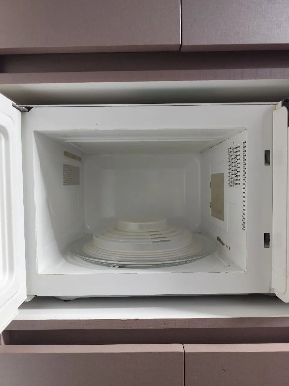 Micro-ondas Electrolux 31L (Com defeito na placa / Para peças) - Foto 3