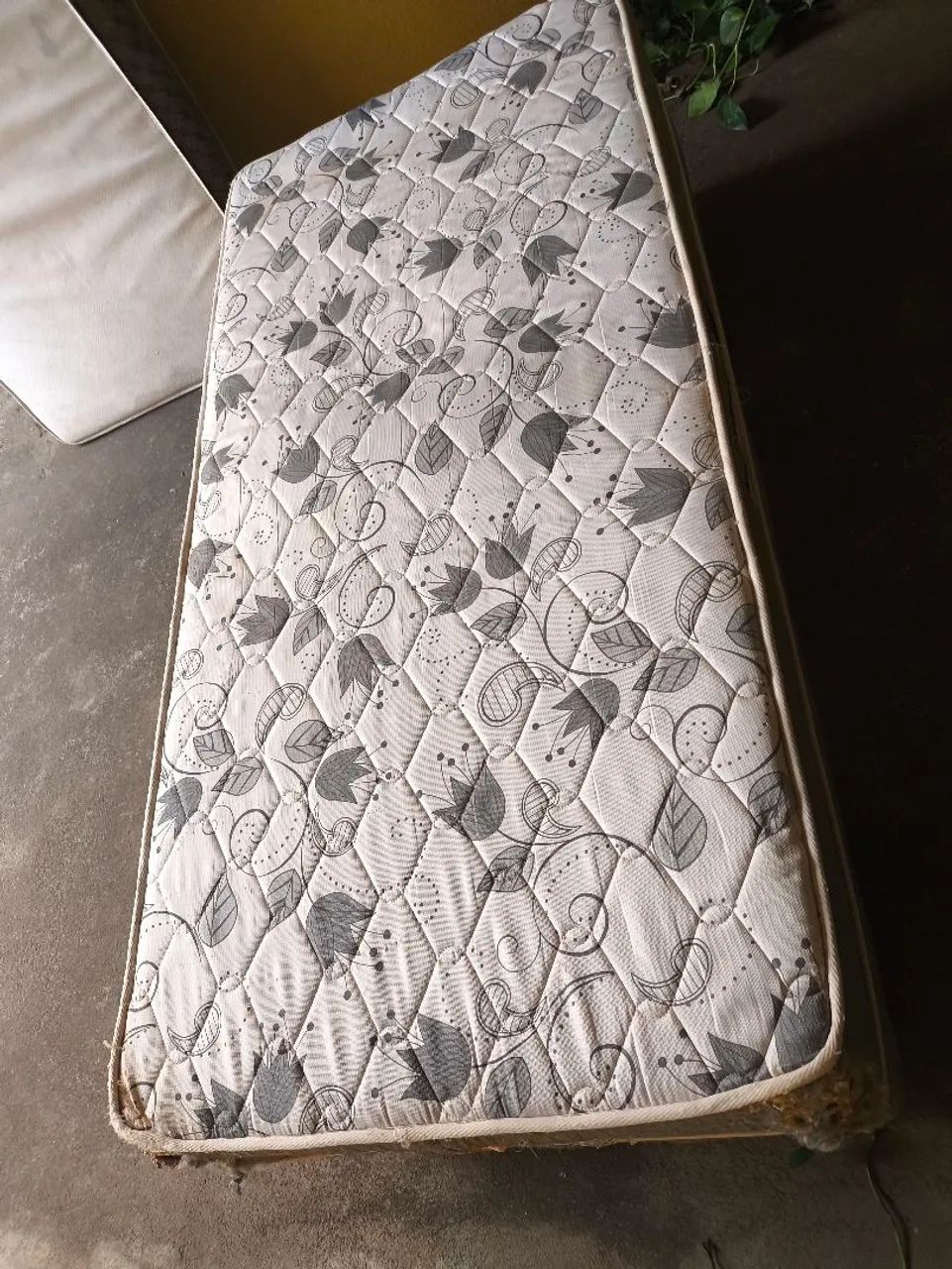 Cama e colchão desolteiro usada - Foto 3