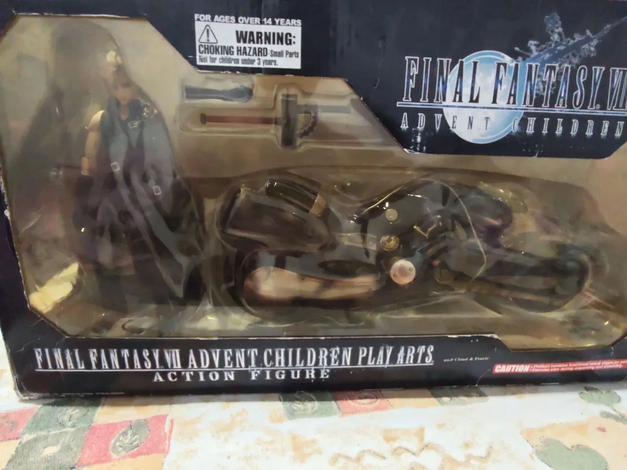 Cloud + moto (play arts)