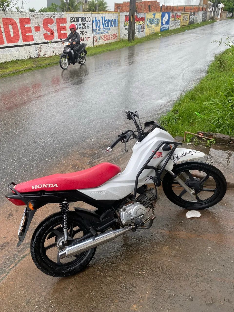 Vendo pop110i em estado de zera 