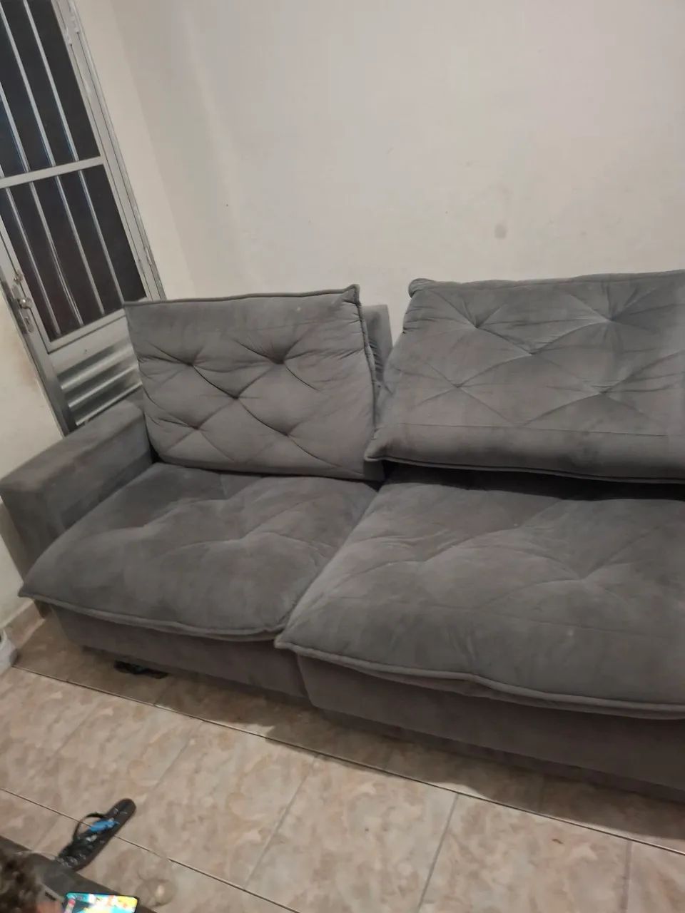 Sofá Retrátil 4 lugares precisa higienizar - Foto 2