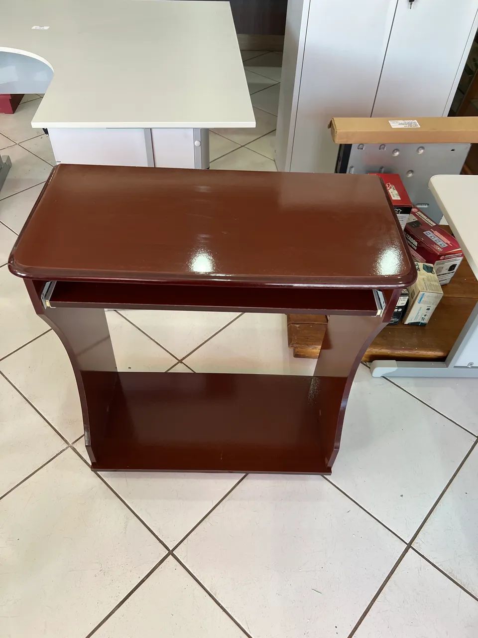 Mesa para PC com suporte para teclado 