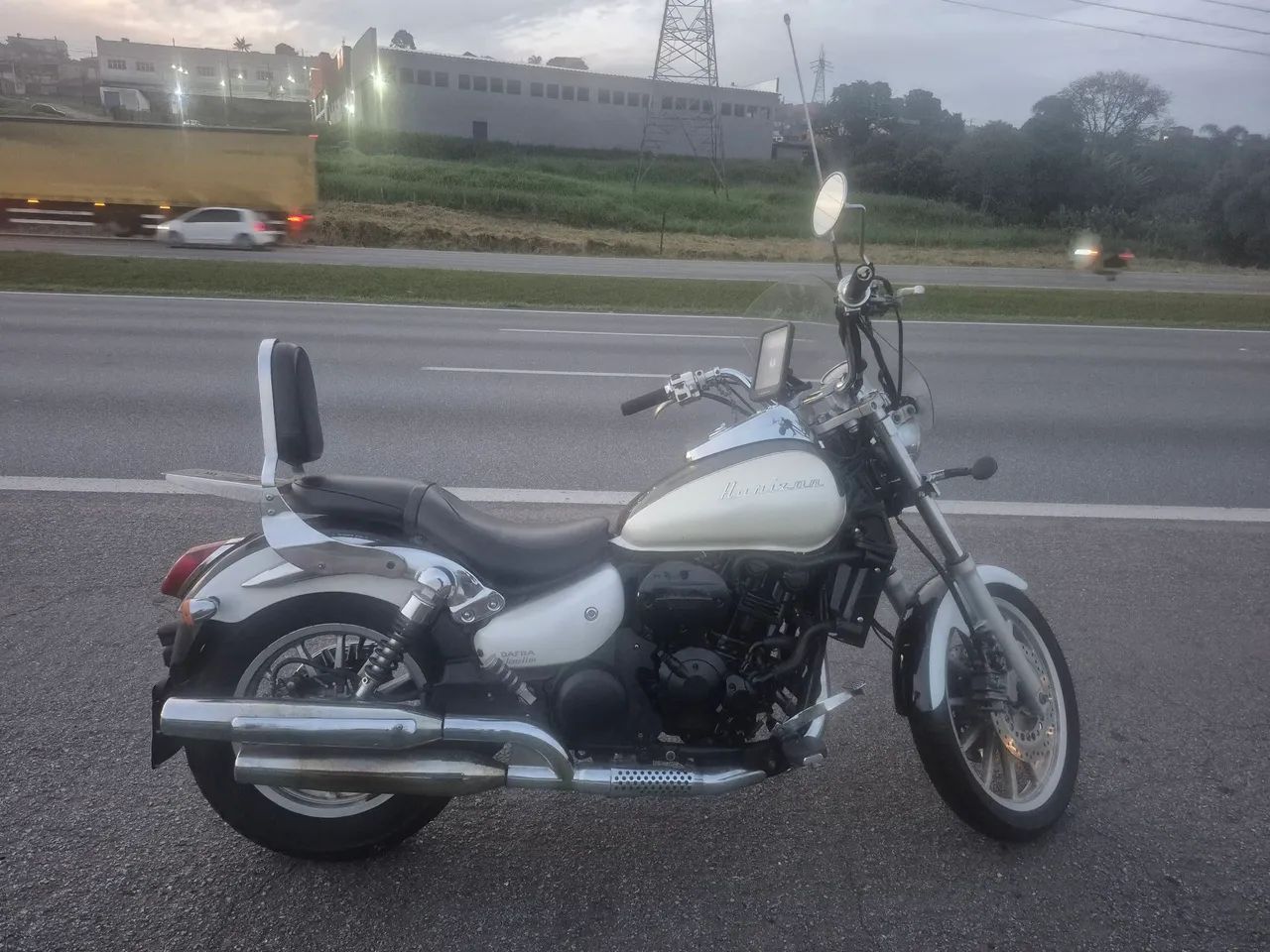 Moto excelente com Toque de estrada e vento no rosto - Foto 3