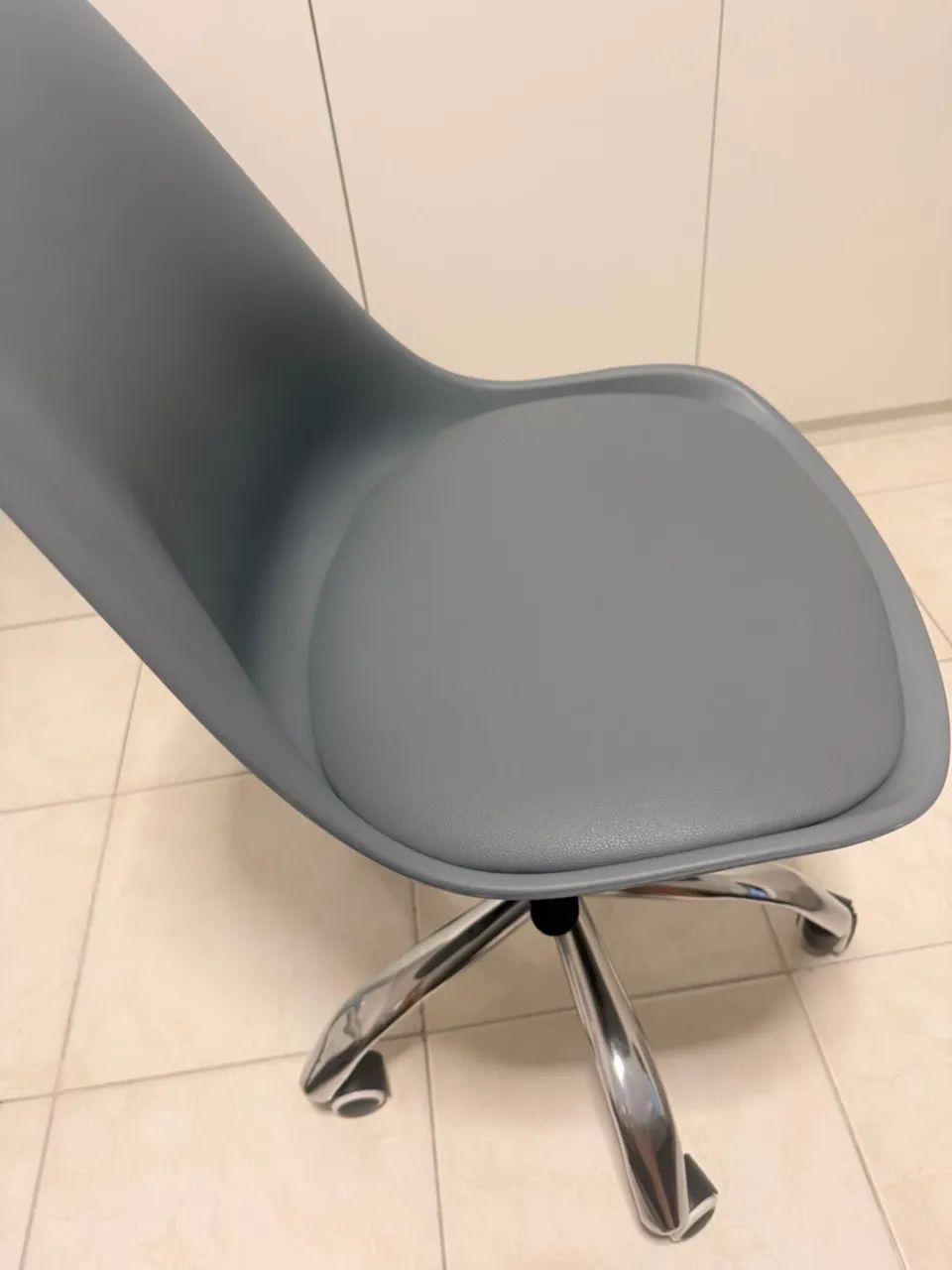 Cadeira com rodinhas para quarto (NOVA) - Foto 3