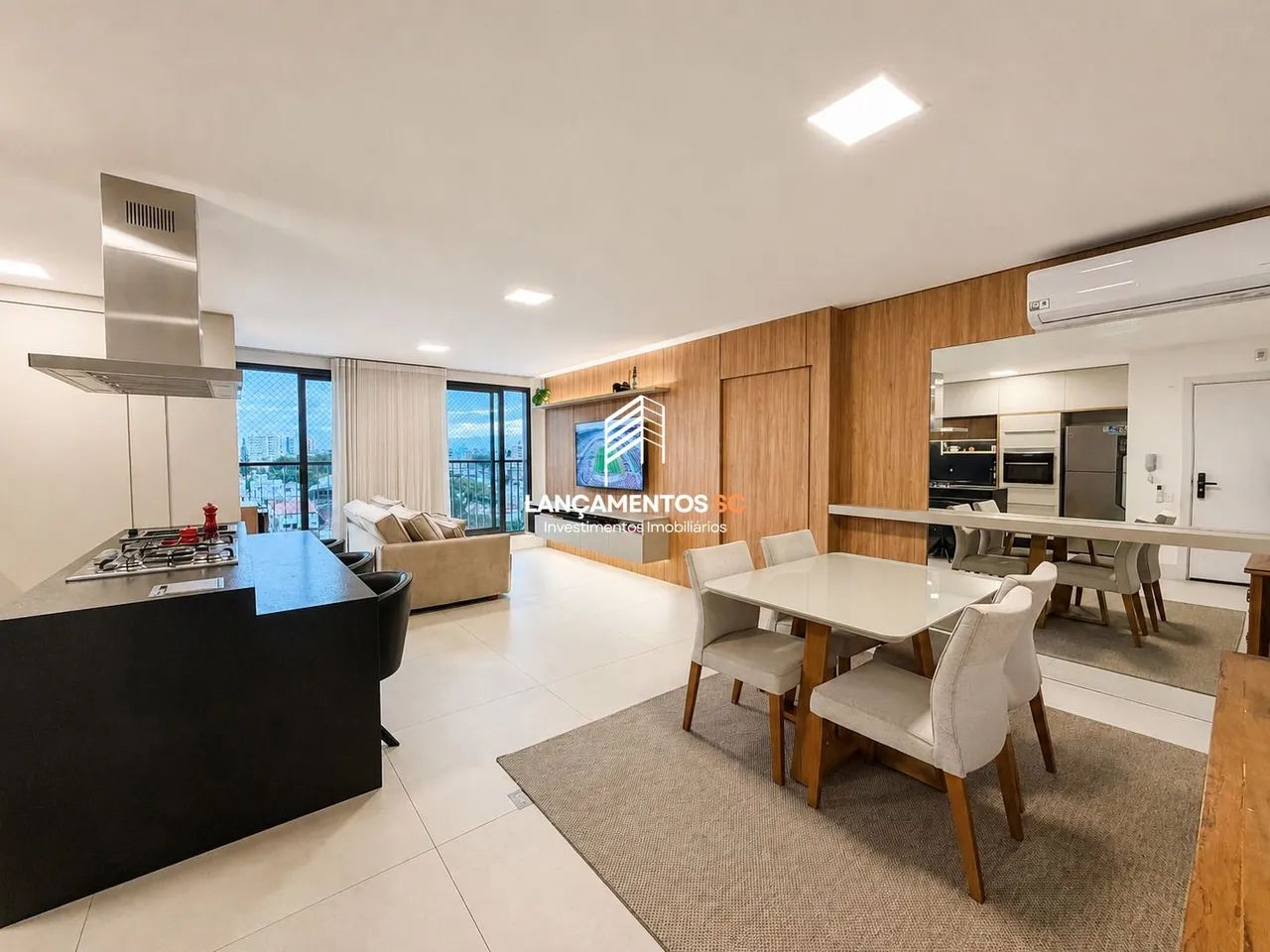 Apartamento semimobiliado com 3 dormitórios no Estreito, Florianópolis/SC