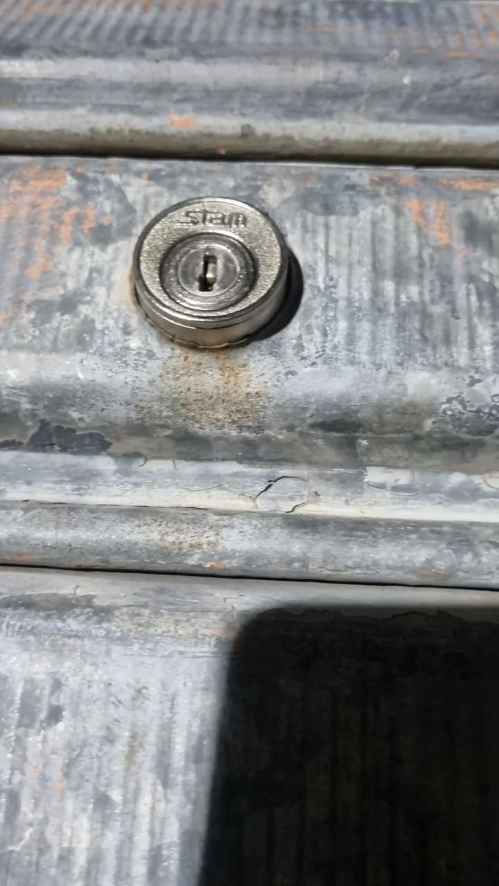 Porta de enrolar com fechadura chaves comércio  - Foto 3