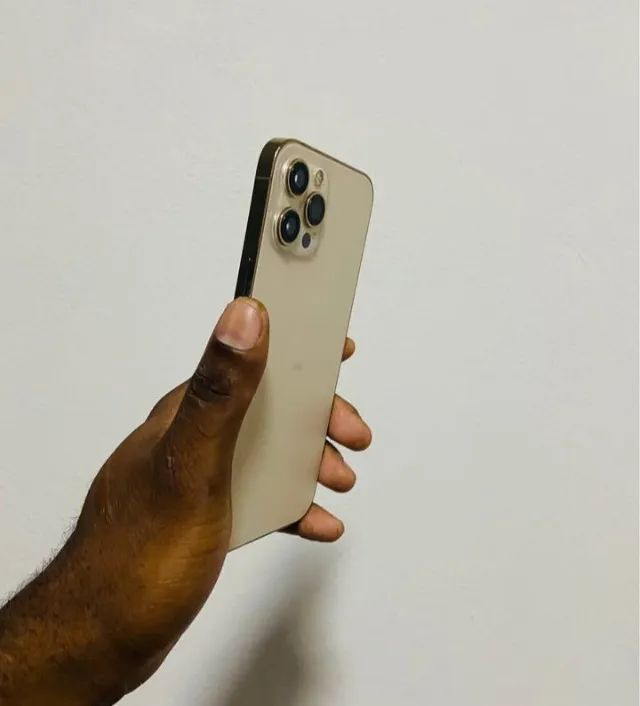 Iphone 12 pro max lindo na caixa  - Foto 2