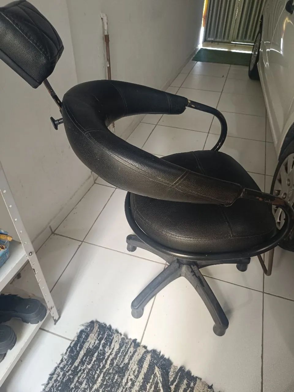 Vende-se cadeira de barbeiro semi nova - Foto 5