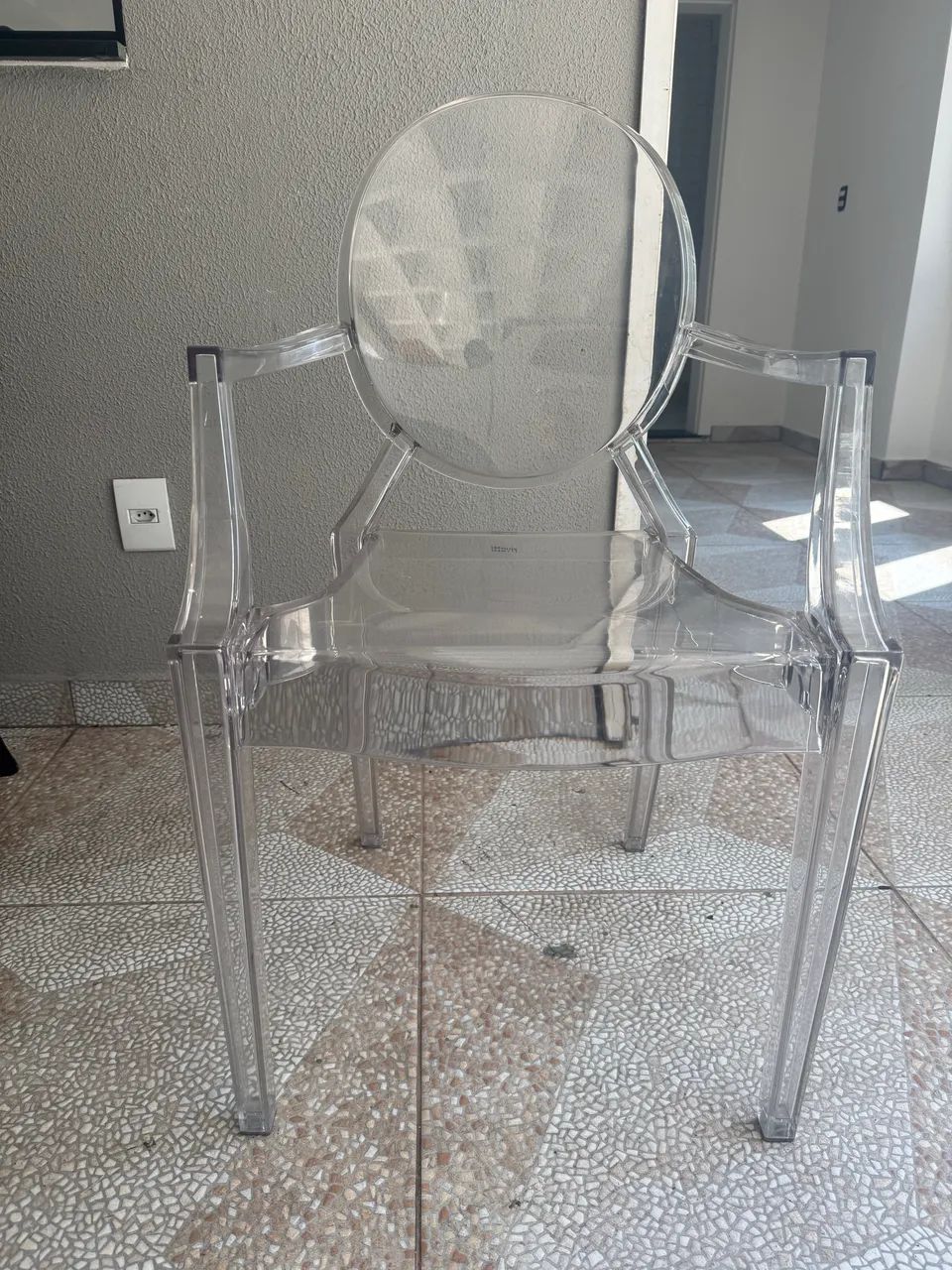 Cadeira de Acrílico Rivatti usada - Foto 3