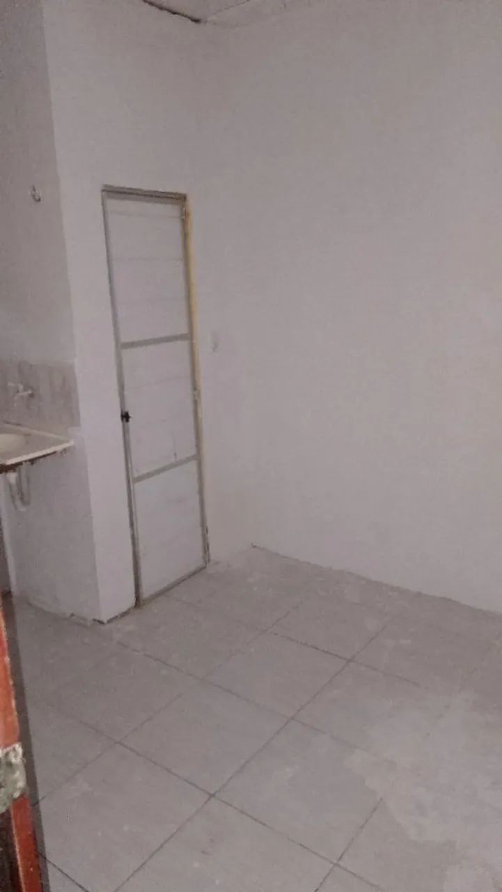 Dúplex dois quartos dois banheiros, área em cima e uma garagem  - Foto 2