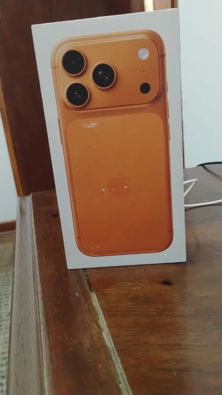 iPhone 17  pro Max na caixa fechada