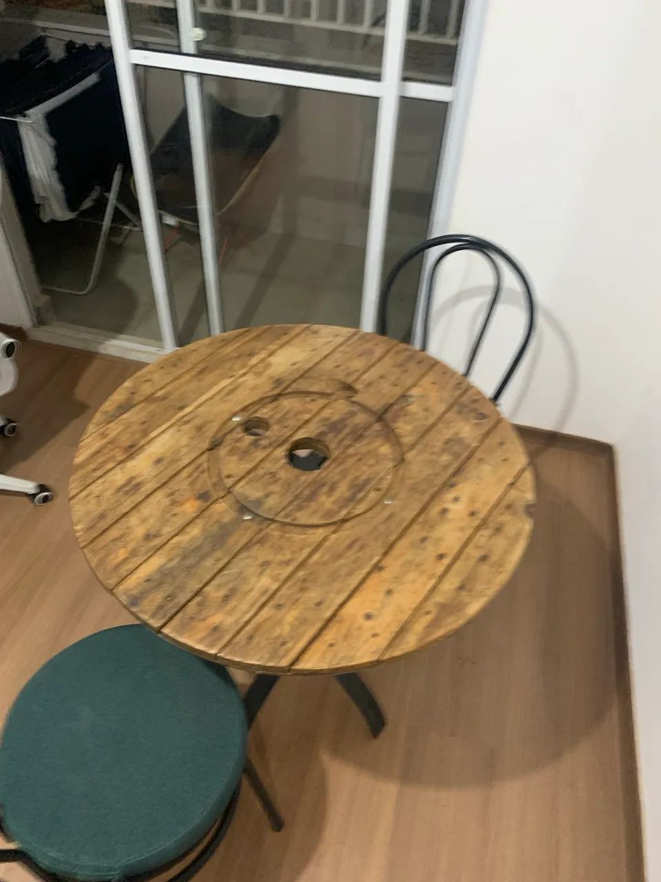 Mesa com duas cadeiras  - Foto 3
