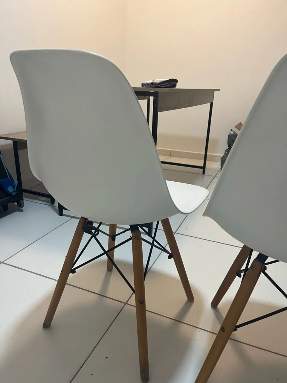  Cadeiras Charles Eames Eiffel branca