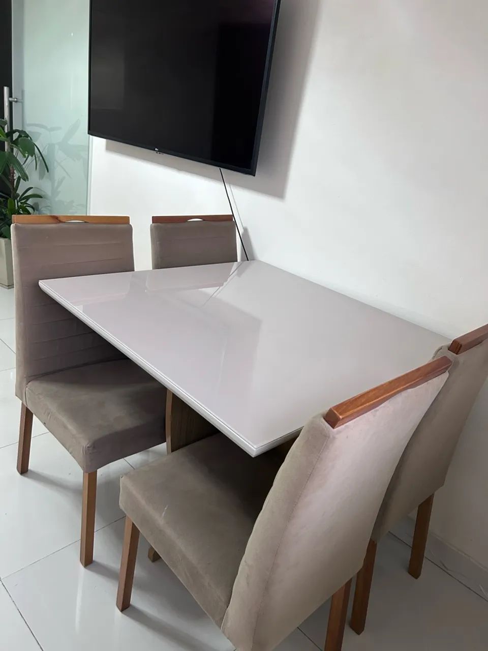Mesa 4 cadeiras 