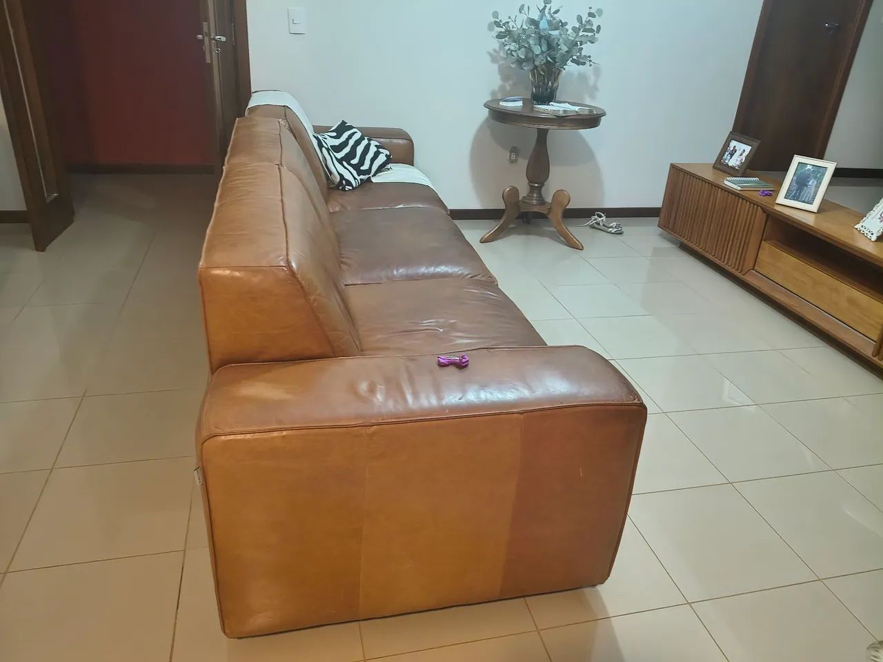 Vendo Sofá couro legítimo 