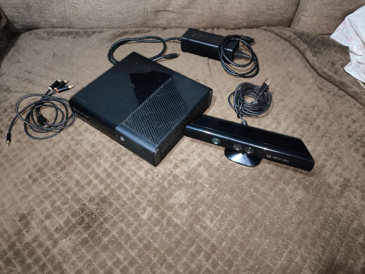 Xbox 360 com Kinect (sem controle) - Consoles de Vídeo Game - Vila