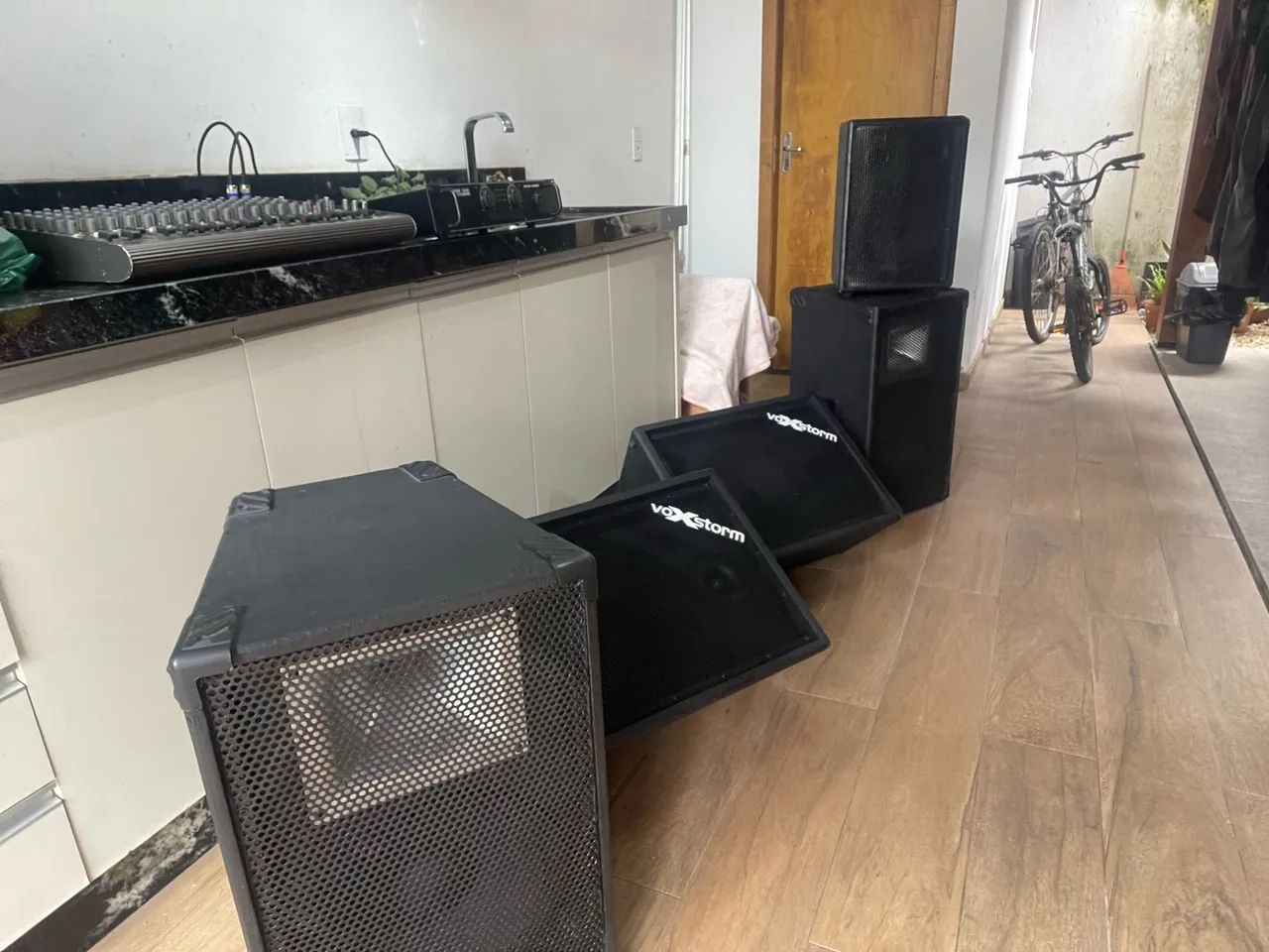 Vendo mesa de som e 6 caixa de 15? - Foto 3