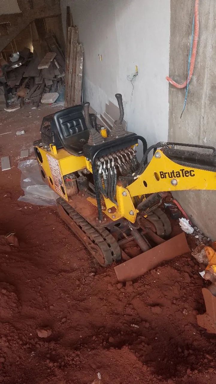 Vende-se mini escavadeira 