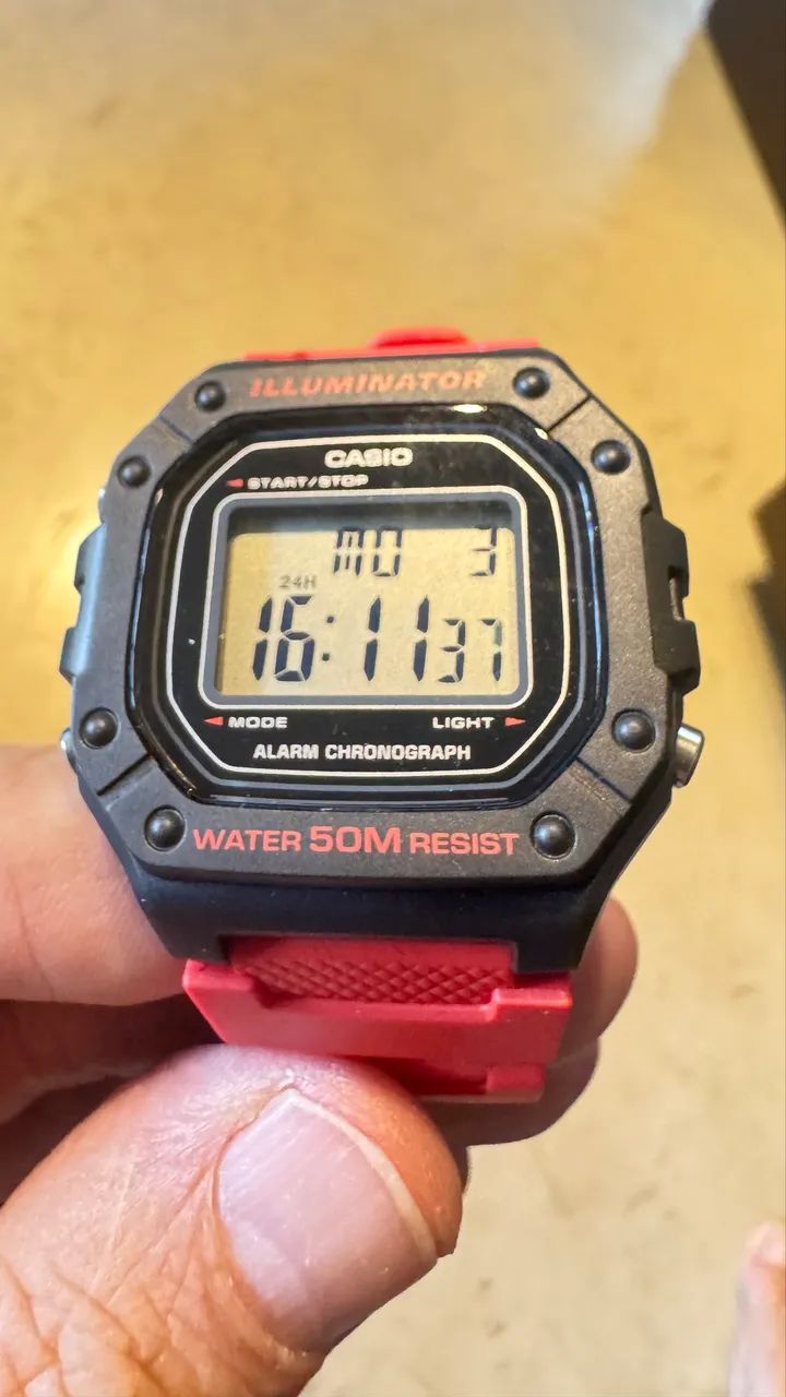 Relógio Casio Iluminator Preto e Vermelho novo  - Foto 2