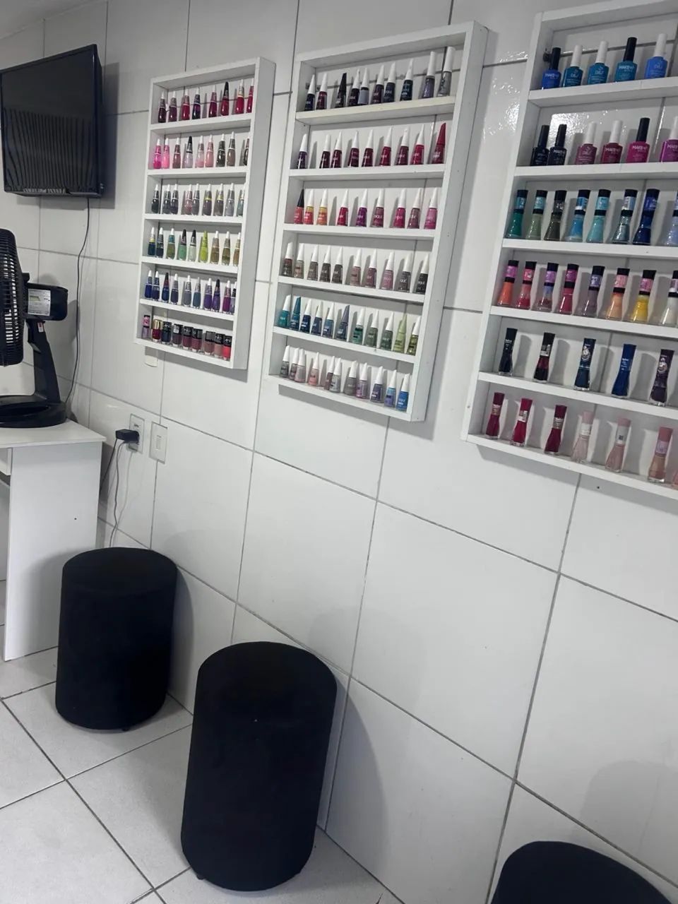 ? Estamos contratando manicure e pedicure 