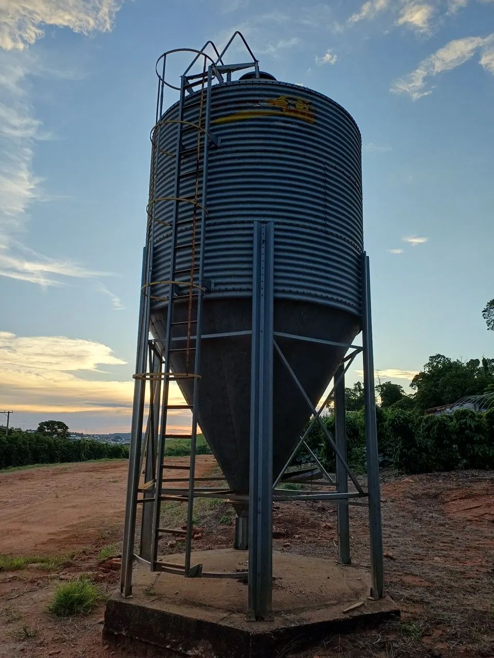 SILO PARA ARMANEZAR GRÃOS E RAÇÃO EM ÓTIMO ESTADO  - Foto 3