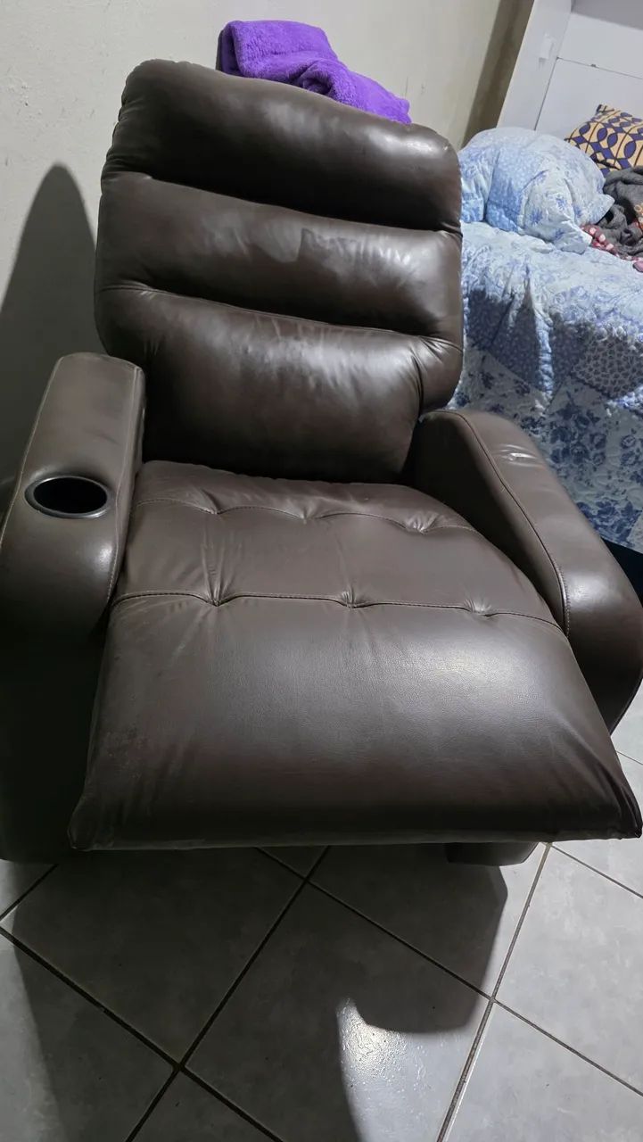 Poltrona reclinavel em excelente estado, sem detalhes  - Foto 2