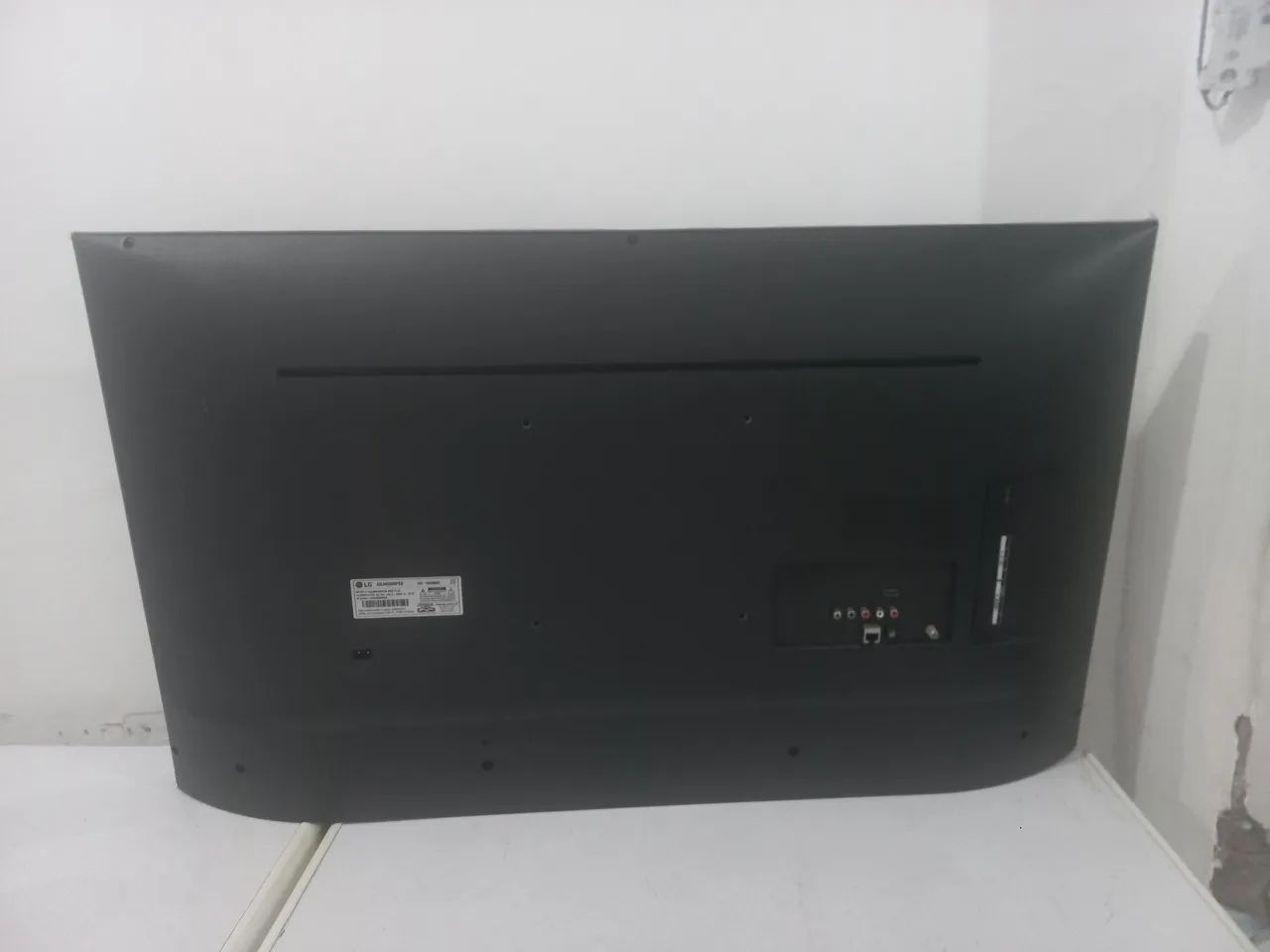 televisão  quebrada