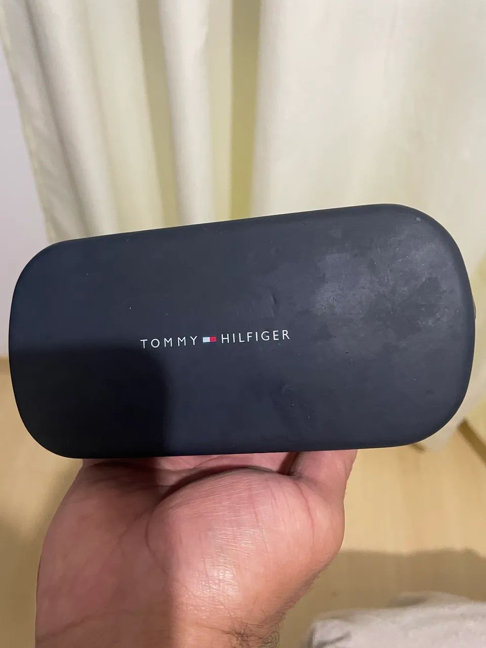 Óculos Tommy  exclusivo! Usado uma única vez 