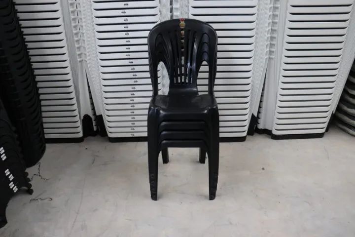 kit 4 Cadeiras de plástico preta 182kg - Foto 3