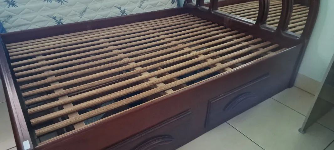 Cama de Casal Madeira Maciça com Cabeceira Espelhada e 4 Gavetas - 200x150 - Foto 2