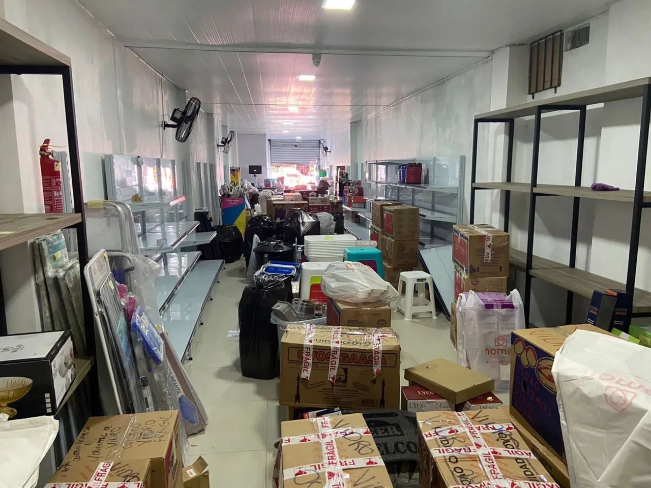 Alugo ponto comercial na feira da 25 - Foto 4