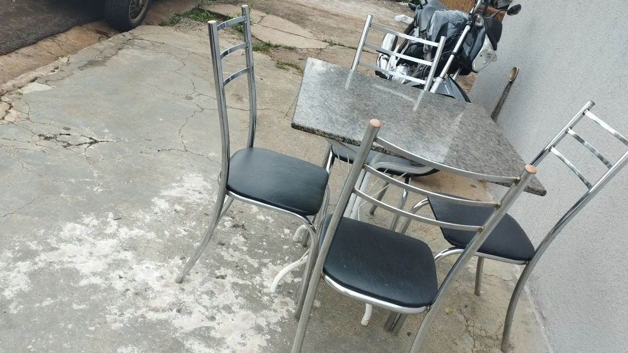 Mesa com 4 cadeiras  - Foto 3