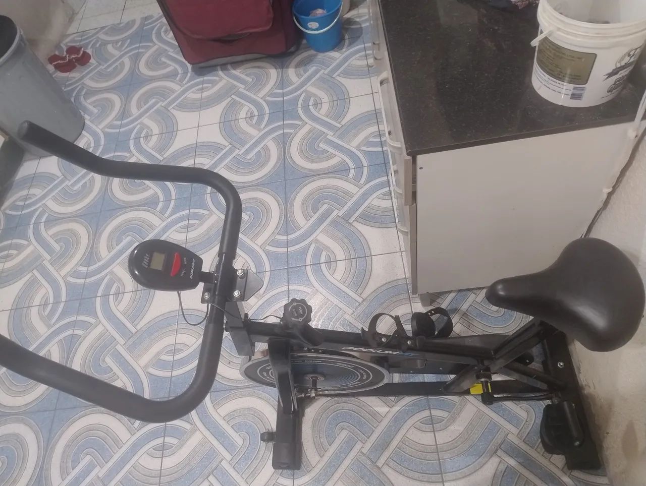 Uma bicicleta de ginástica - Foto 3