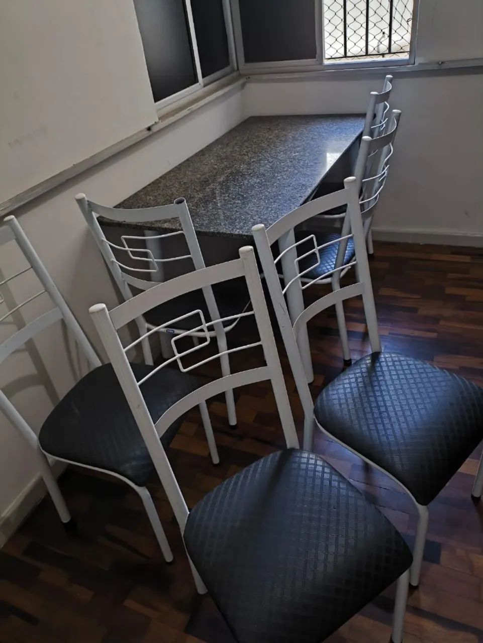 Mesa de marmore com 6 cadeiras  - Foto 2