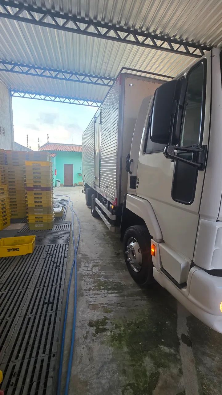 Ford cargo 816 trucado - Foto 2