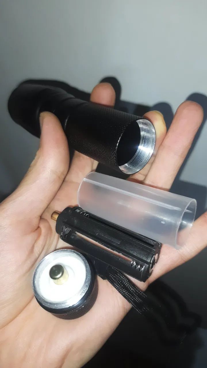 Lanterna tática a prova d'água com carregador veicular  - Foto 3