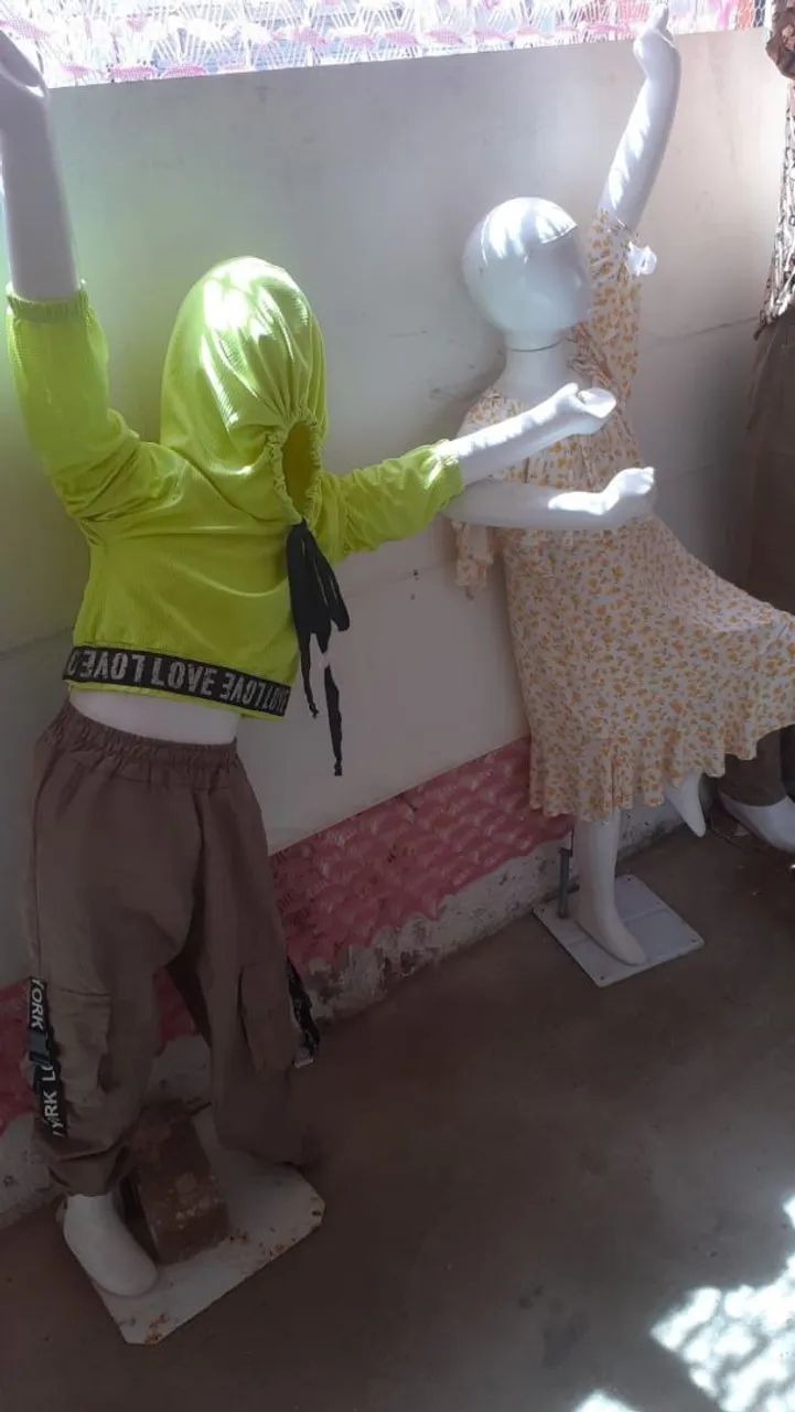 Vendo dois manequins infantil com base 120$ cada